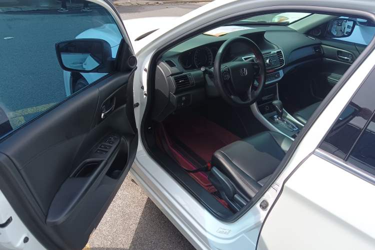 Used Honda Accord 2015 2.0L LX Comfort Edition
