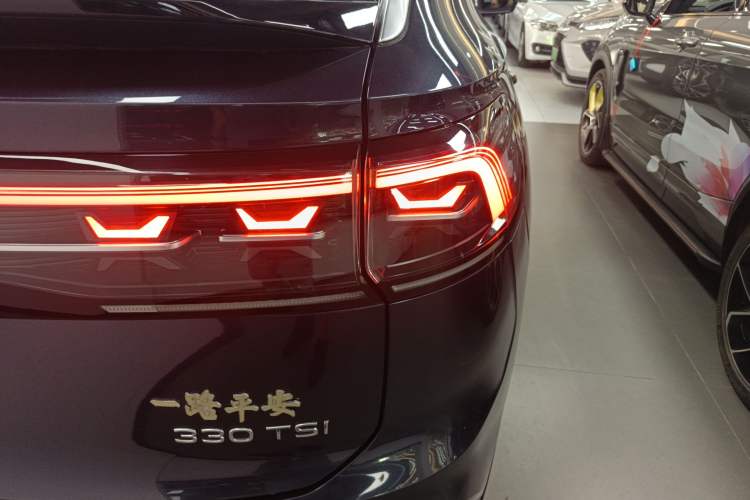 Used Volkswagen Tayron X 2023 330TSI Two-Wheel-Drive Flagship Smart Edition Right Rear Taillight