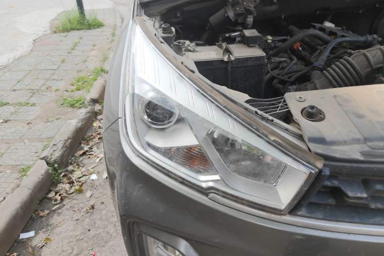 Used Wuling Hongguang S3 2019 1.5L Manual Comfort Model China VI Standard Right Front Headlight