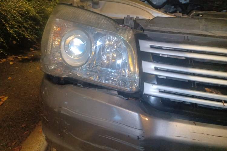 Used FORTHING Lingzhi 2013 M3 1.6L 7-Seater Luxury Model Right Front Headlight