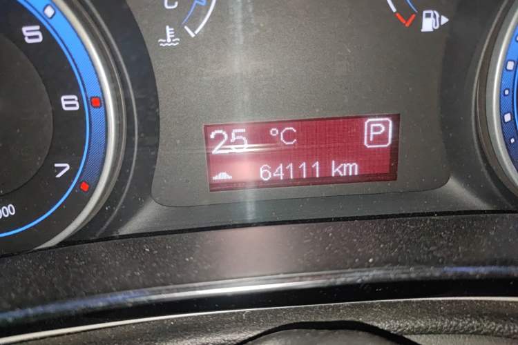 Used Fiat Viaggio 2015 1.4T Automatic Enjoyment Edition Odometer Close Up