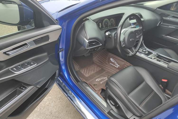 Used Jaguar XEL 2019 2.0T 200 PS Deluxe Edition Driver Seat