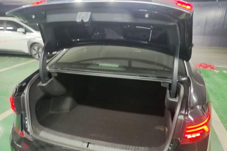 Used Volkswagen Passat 2020 330TSI Luxury Edition China VI Trunk