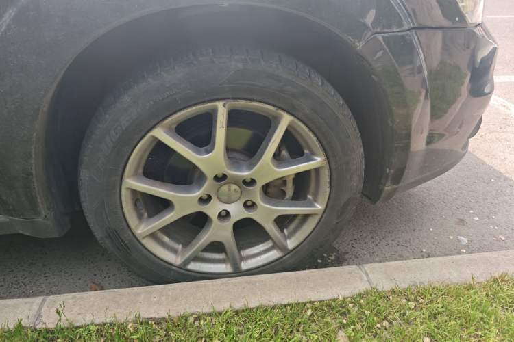 Used Dodge Journey 2013 3.6L Four-Wheel Drive Flagship Edition Right Front Wheel Hub