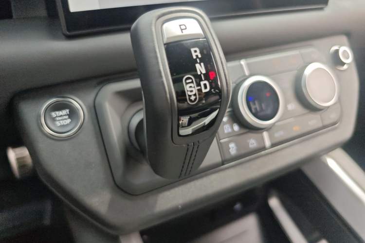 Used Land Rover Defender 2025 110 3.0T P400 X Gear Lever