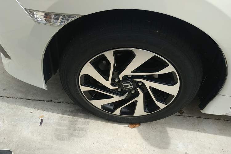 Used Honda Civic 2016 220TURBO CVT Luxury Edition Left Front Wheel Hub