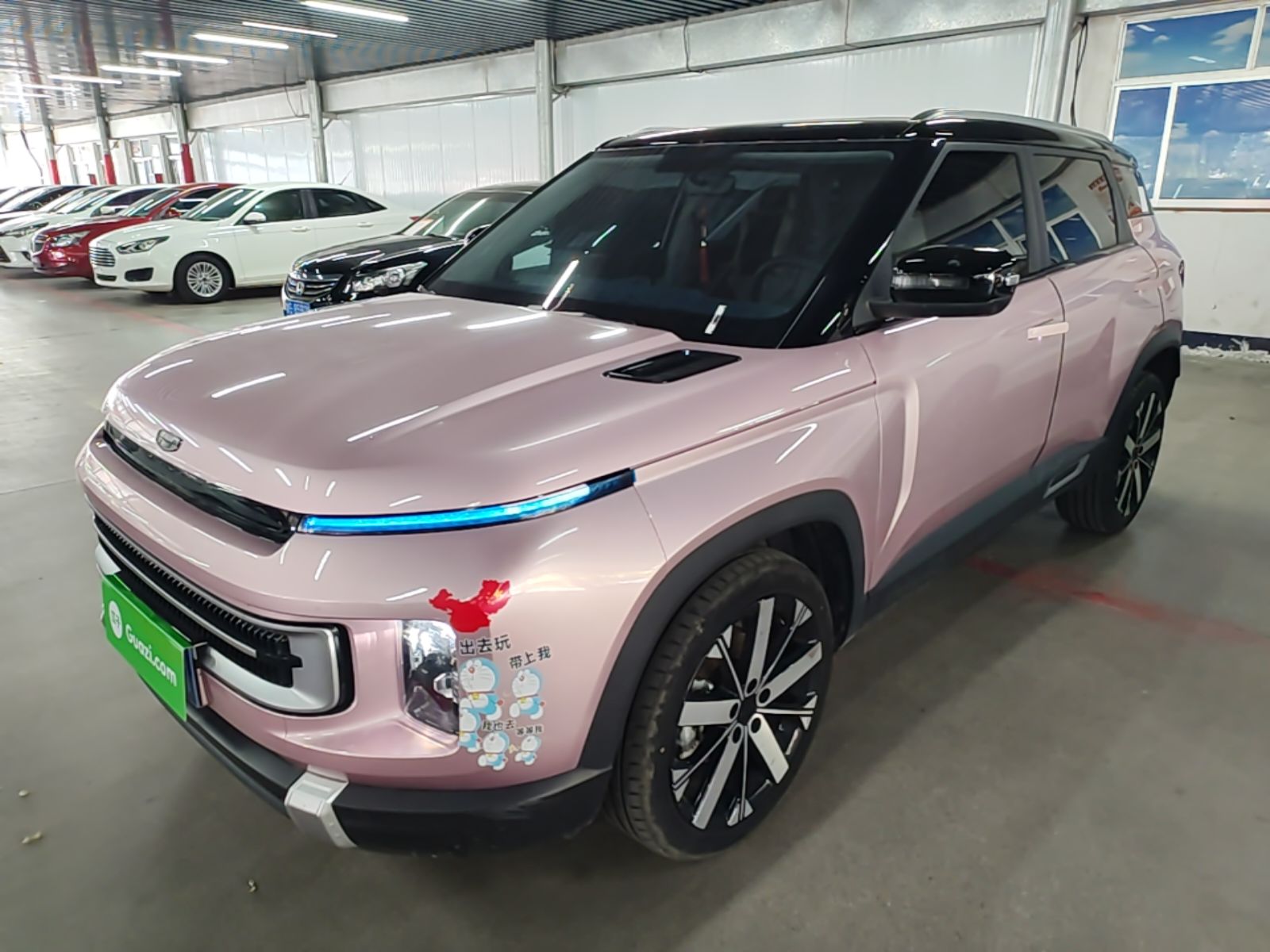 Под передней частью автомобиля
