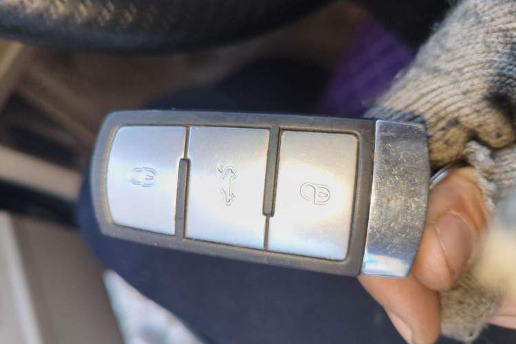 Used Volkswagen Magotan 2007 1.8 TSI Manual Comfort Model Vehicle Key