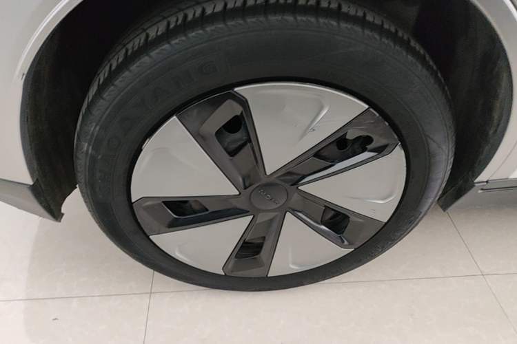 Used AION Y 2023 Plus 510 Enjoy Edition Right Rear Wheel Hub