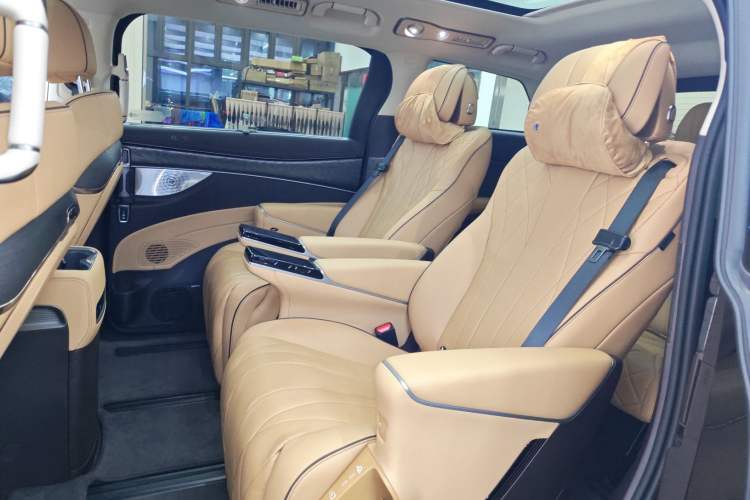 Used Denza D9 2024 DM-i 970 Luxury Model