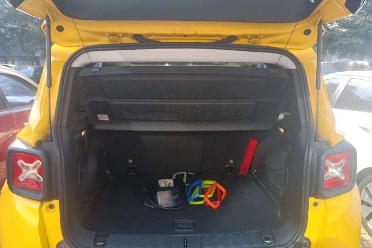 Used Jeep Renegade 2018 Connected Large Screen Version 180T Automatic Jingneng Version
