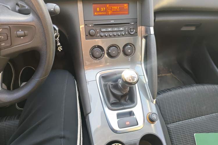 Used Peugeot 3008 2016 2.0L Manual Classic Edition
