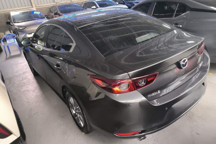 Used Mazda 3 Axela 2021 1.5L Automatic ZhiMei Edition Exterior 2
