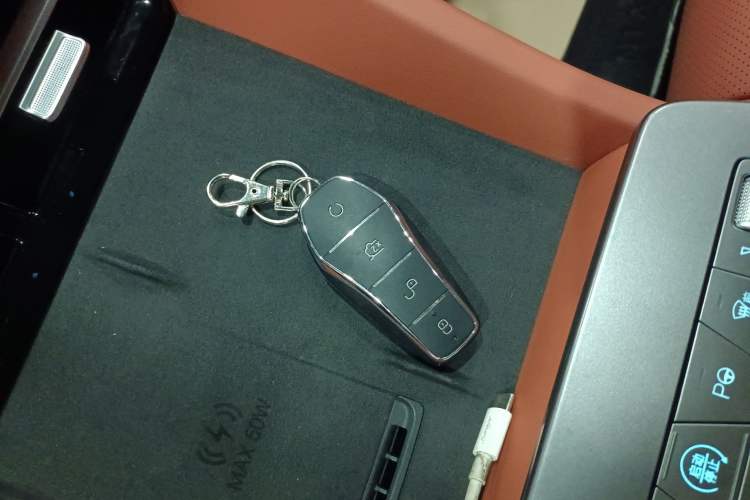 Used BYD Tang L 2025 EV with 670 km Range LiDAR and Premium Features Interior 1