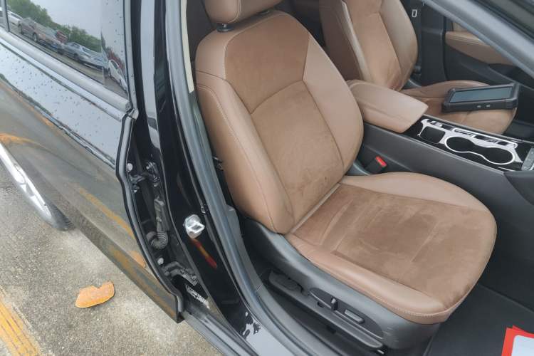 Used Buick Regal 2020 552T Luxury Version Right Front Seat