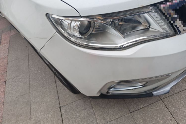 Used Geely Auto Emgrand X7 Sport 2016 1.8TD Automatic ZhiShang Model Right Front Headlight