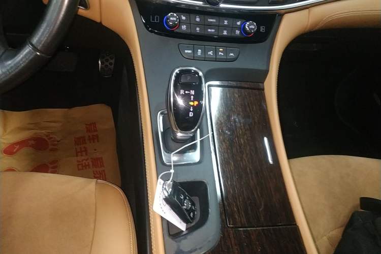 Used Buick LaCrosse 2016 28T Luxury Version Gear Lever