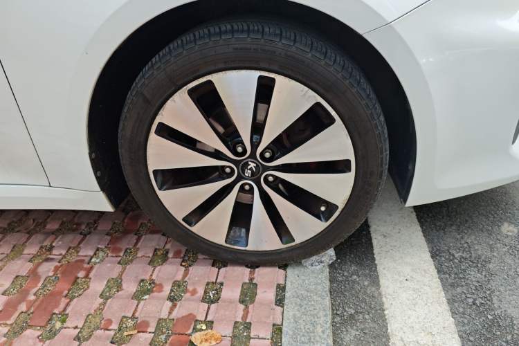 Used Kia K5 2016 1.6T Automatic LUX Right Front Wheel Hub