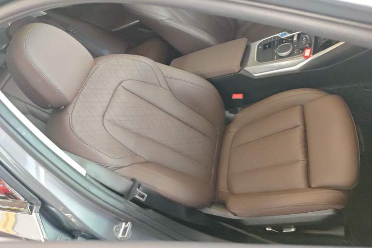 Used BMW i3 2024 eDrive 40 L Midnight Edition
