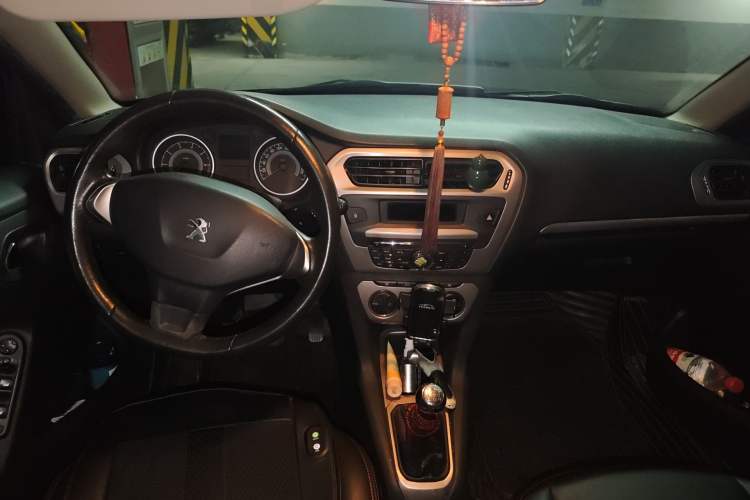 Used Peugeot 301 2014 1.6L Manual Luxury Edition Center Console