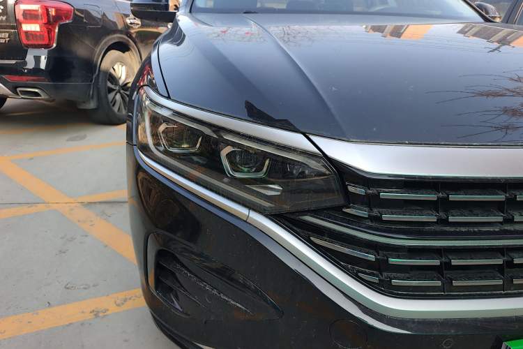 Used Volkswagen Passat 2023 330TSI Prestige Edition Right Front Headlight