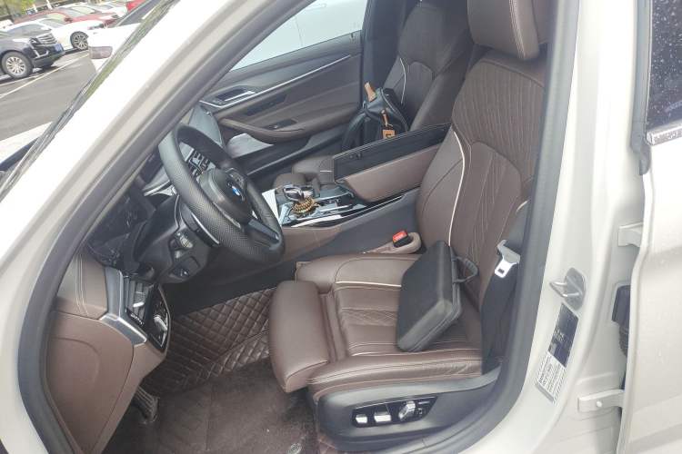 Used BMW 5 Series 2021 530Li Luxury Edition M Sport Package Left Front Seat