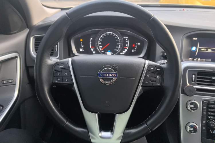 Used Volvo V60 2017 T5 Zhiyi Edition China V Standard
