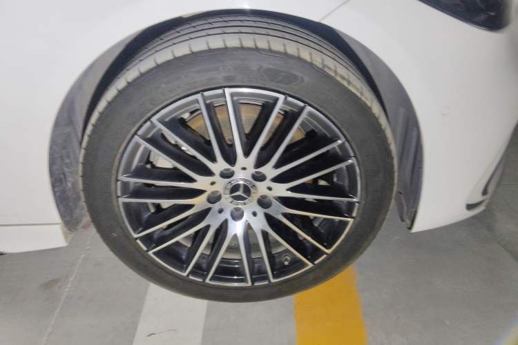 Used Mercedes-Benz C-Class 2022 Restyled C 260 L Sport Edition Right Front Wheel Hub