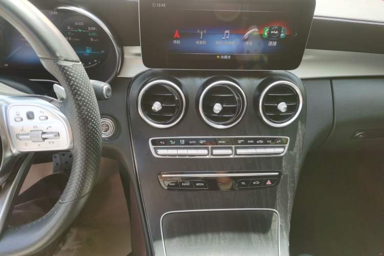 Used Mercedes-Benz C-Class 2020 Restyled C 260 L Sport Edition Audio And AC Panel