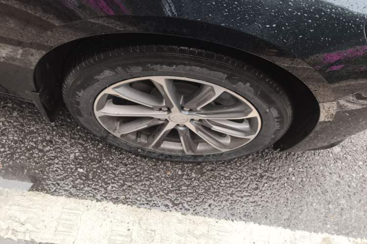 Used Buick LaCrosse 2021 652T Luxury Model Right Front Wheel Hub