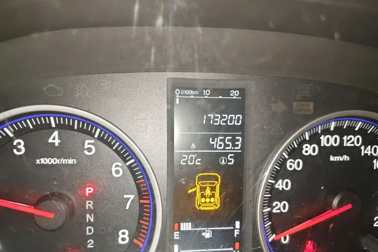 Used Honda CR-V 2007 2.4L automatic four-wheel drive Prestige Edition Odometer Close Up