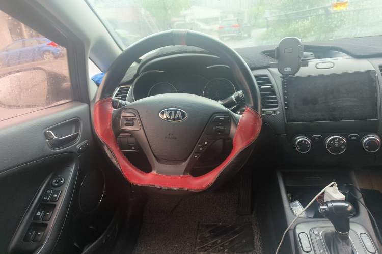 Used Kia K3 2013 1.6L Automatic GLS Steering Wheel