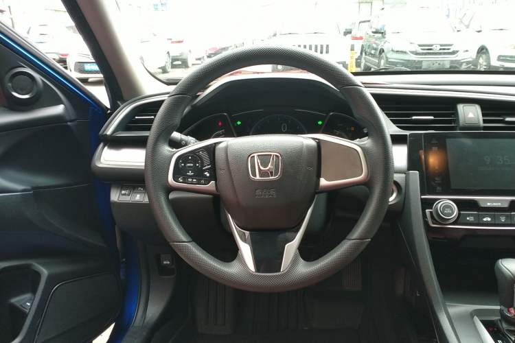 Used Honda Civic 2016 220TURBO CVT Luxury Edition Steering Wheel