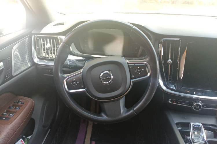 Used Volvo S60 2022 B4 Zhiyi Luxury Edition