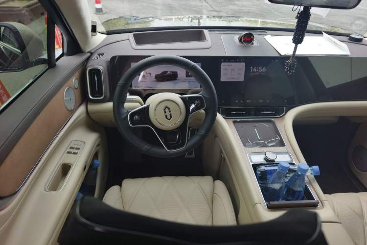 Used Hima AITO M9 2025 Extended-Range Ultra Version 52 kWh 6-Seater Steering Wheel