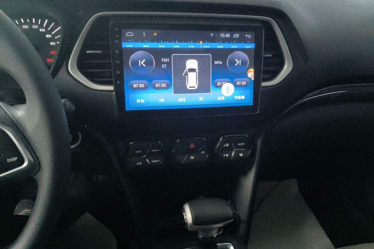 Used GAC Trumpchi GS4 2017 235T Automatic Two-Wheel Drive Elite Edition Audio And AC Panel