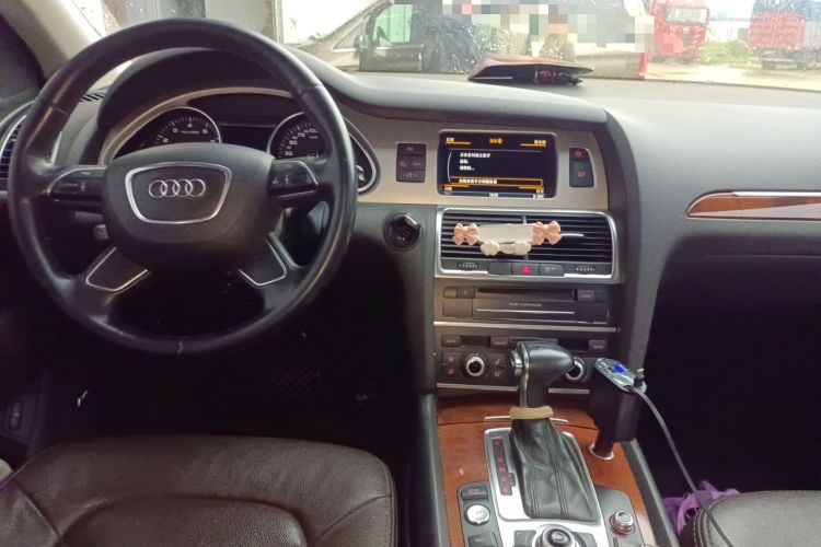 Used Audi Q7 2014 35 TFSI Sport Edition Center Console