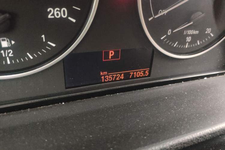 Used BMW X1 2016 sDrive18Li Premium Edition Odometer Close Up