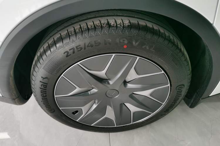 Used Tesla Model Y L 2025 Model Long-Range All-Wheel-Drive Version