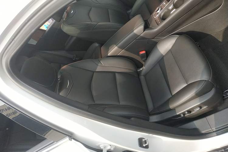 Used Cadillac XT4 2018 28T Two-Wheel-Drive Luxury Model