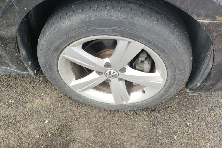 Used Volkswagen Passat 2013 1.8TSI DSG Prestige Edition Right Front Wheel Hub