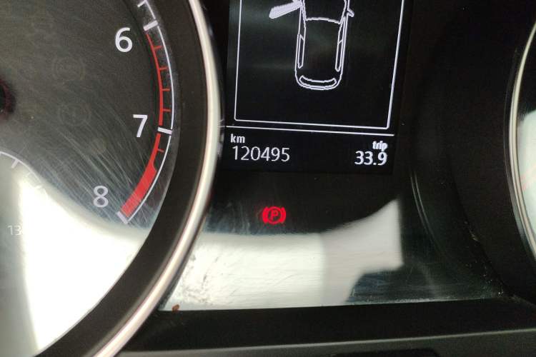 Used Volkswagen Golf 2015 1.4TSI Automatic Luxury Model Odometer Close Up