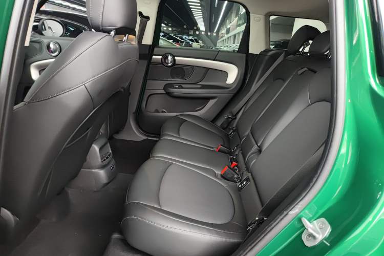 Used MINI Countryman 2019 1.5T COOPER Artist Weekend Travel Edition Interior 4