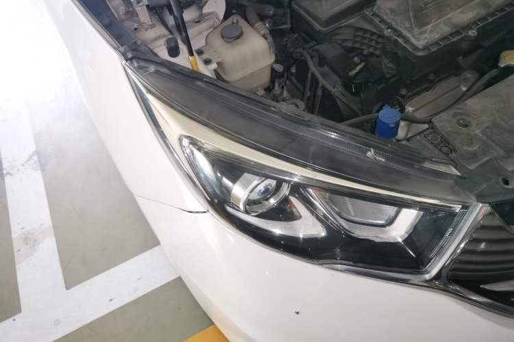 Used CHANGAN KAICHENG Oushang A600 2018 1.6L Automatic Elite Model Right Front Headlight