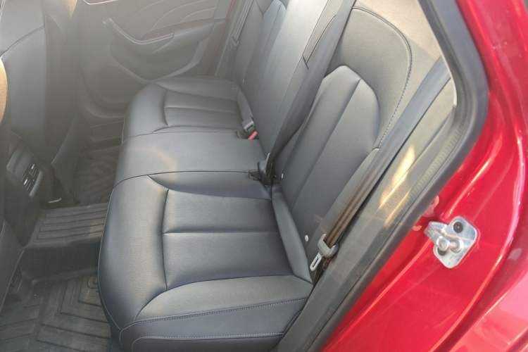 Used Roewe i6 New Energy 2017 45T Hybrid Connect & Smart Enjoyment Edition Interior 4