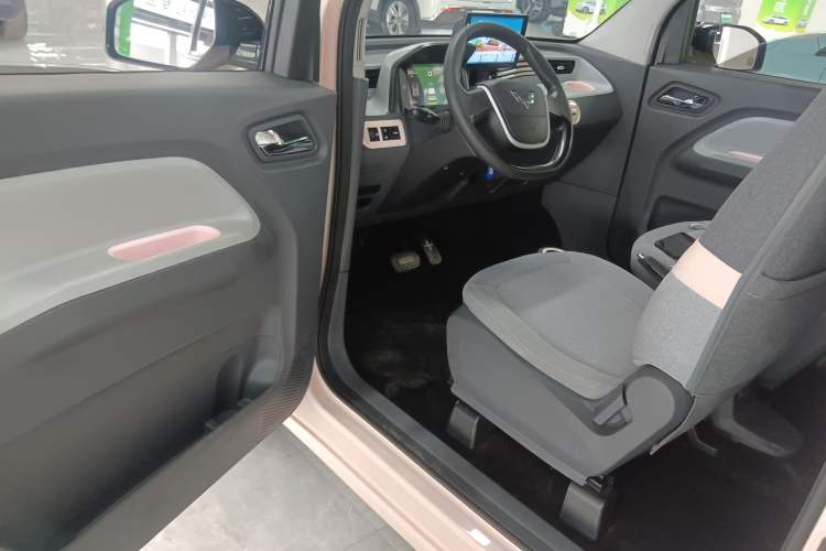 Used Wuling Hongguang MINIEV 2021 Macaron Premium Model – Lithium Iron Phosphate Driver Seat