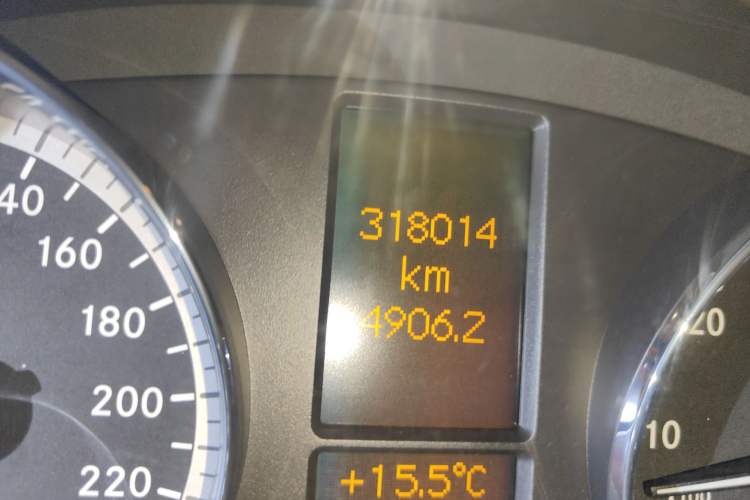 Used Mercedes-Benz Viano 2013 3.0L Navigator Edition Odometer Close Up