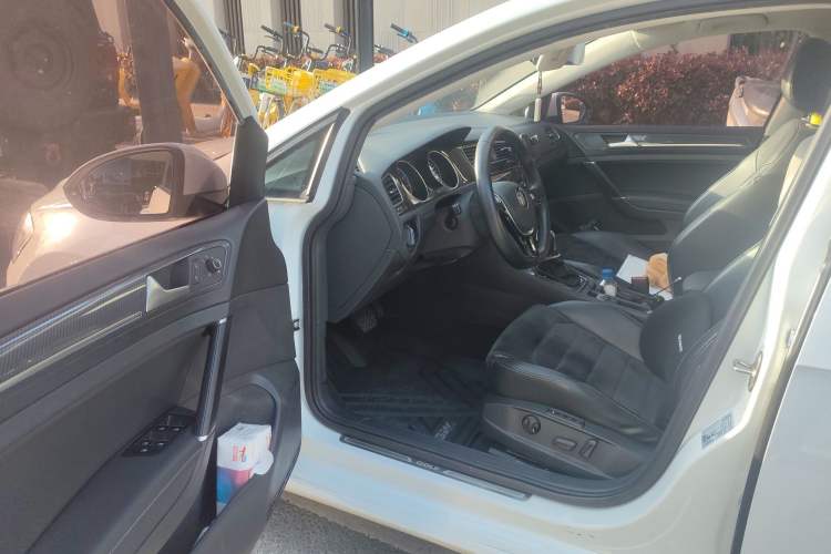 Used Volkswagen Golf 2018 230TSI Automatic Luxury Version Driver Seat