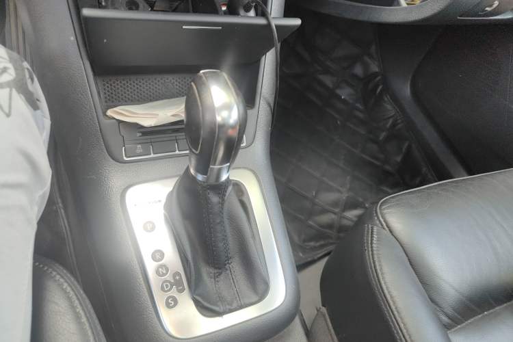 Used Volkswagen Tiguan 2012 1.8TSI Automatic All-Wheel Drive Elite Edition Gear Lever