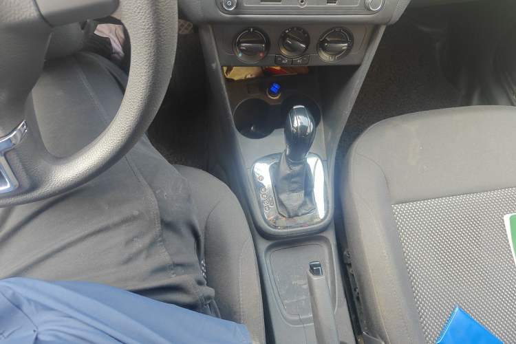 Used Volkswagen Polo 2013 1.4L Automatic Comfort Edition Gear Lever